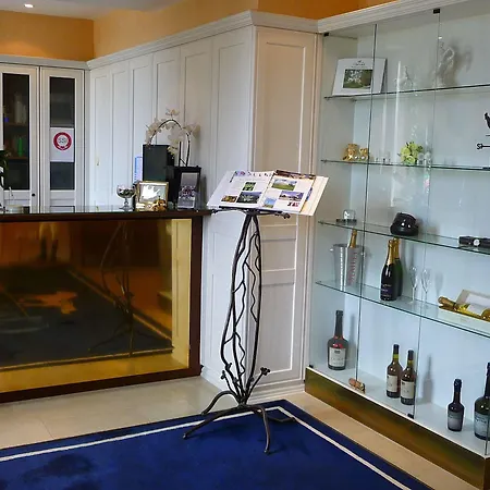 Hostellerie De La Hauquerie-Chevotel Hotel