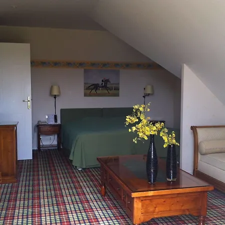 Hostellerie De La Hauquerie-Chevotel Hotel